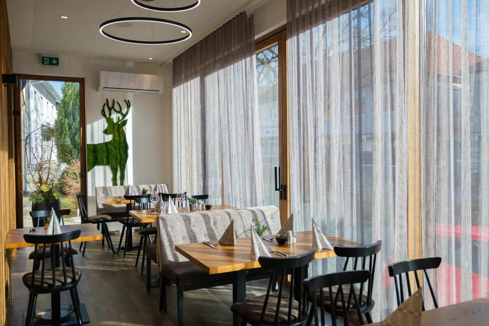 Restaurant/places to eat, Food and drinks, Banquet/Function facilities