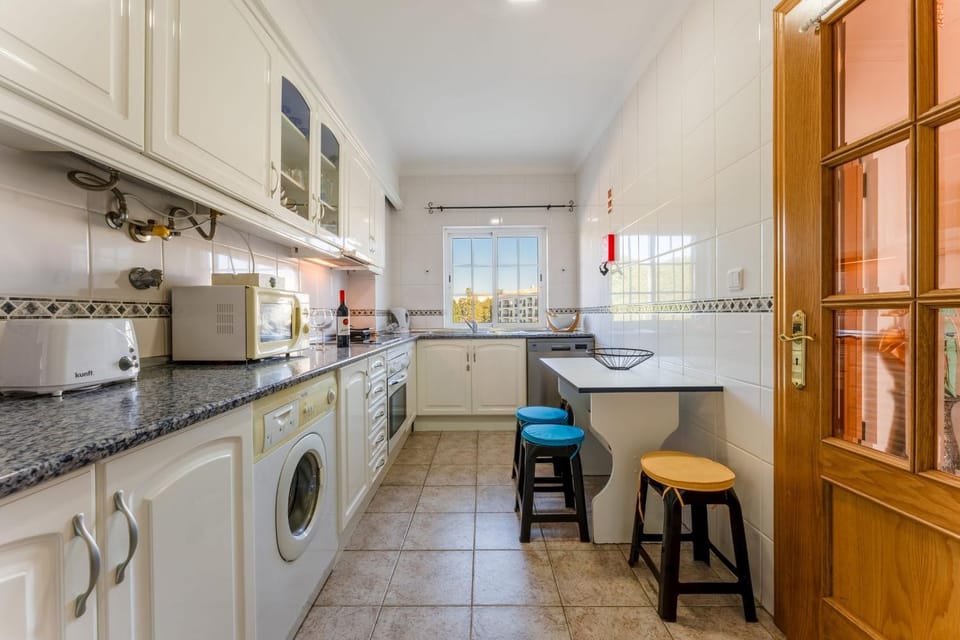 Kitchen or kitchenette, Dining area, dishwasher, minibar, pet friendly, stove, toaster, washing machine