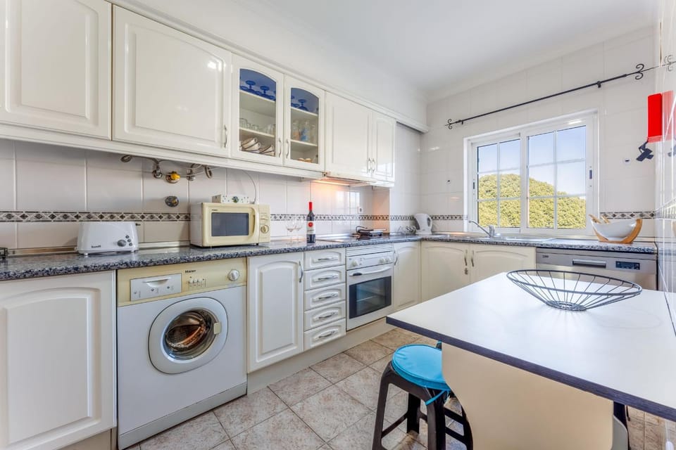 Kitchen or kitchenette, Dining area, dishwasher, minibar, pet friendly, stove, toaster, washing machine