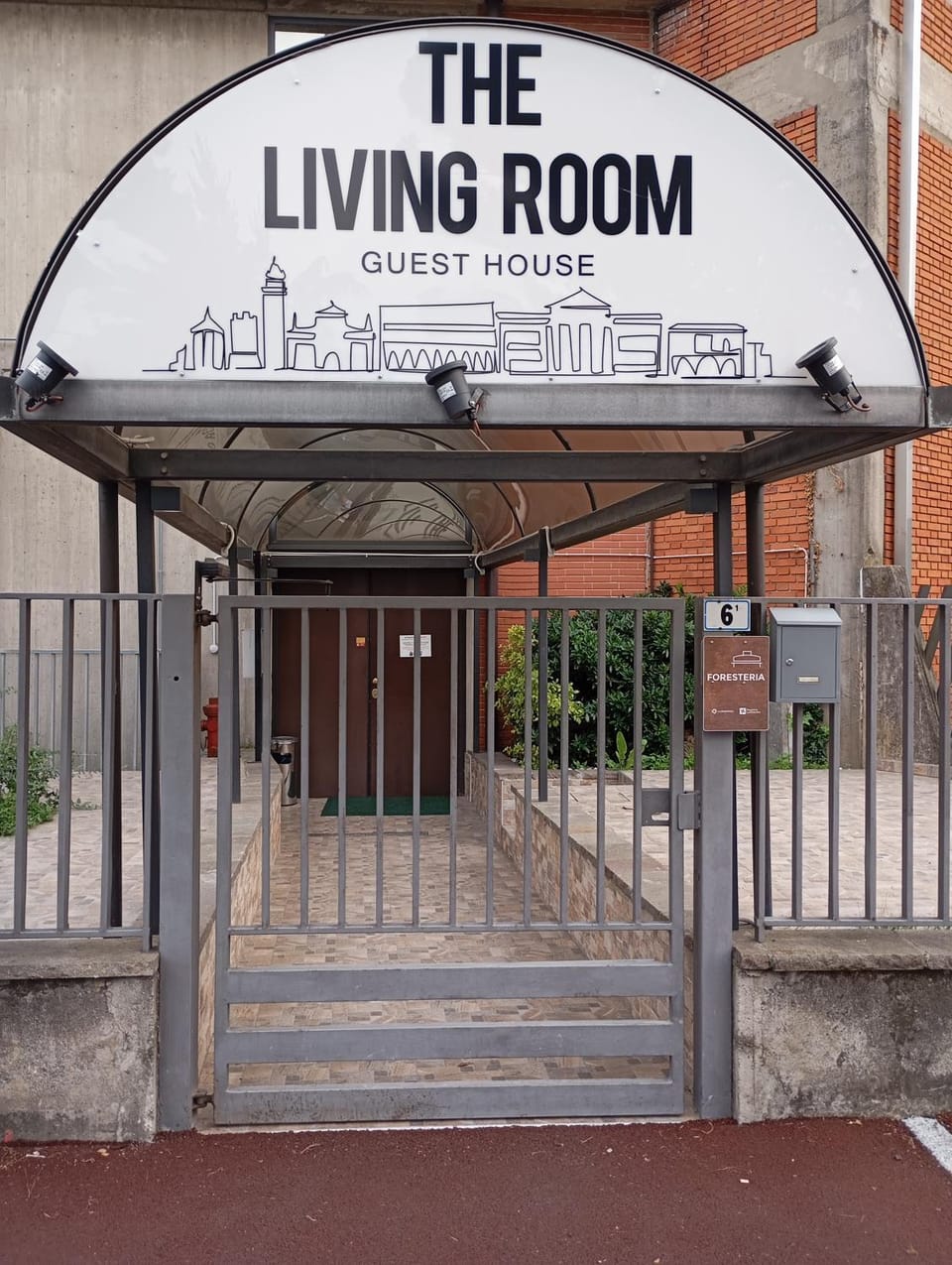 Facade/entrance, Day, Text overlay, Street view