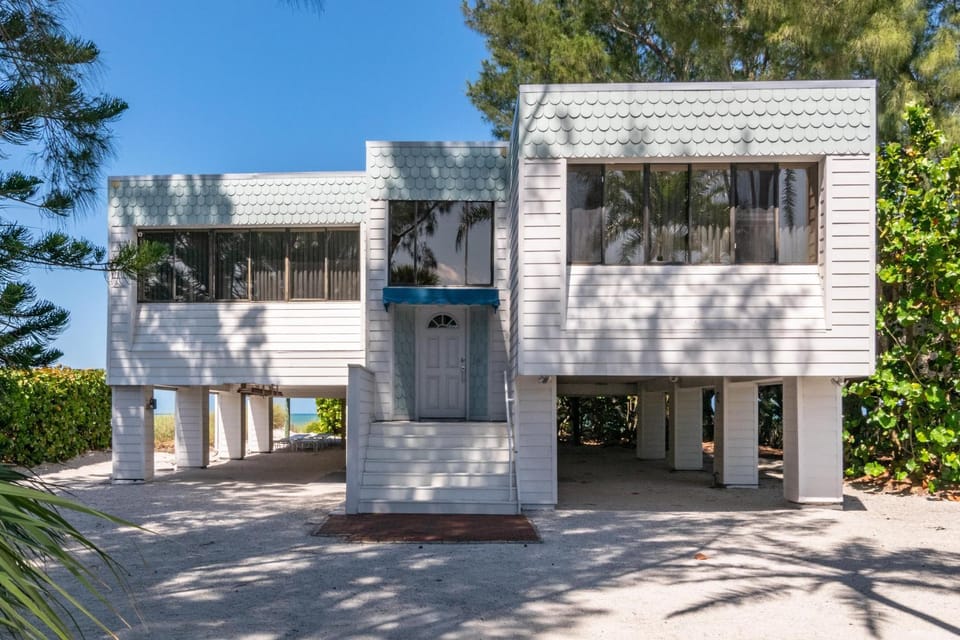 Franks Beach House House in Holmes Beach