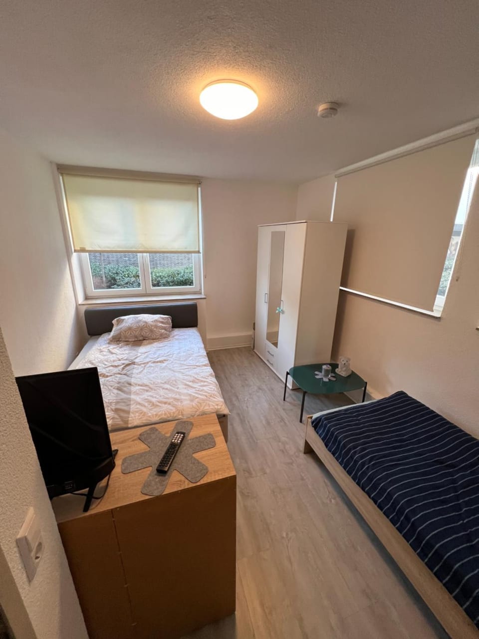 Bed, TV and multimedia, Photo of the whole room, Bedroom, hair dresser