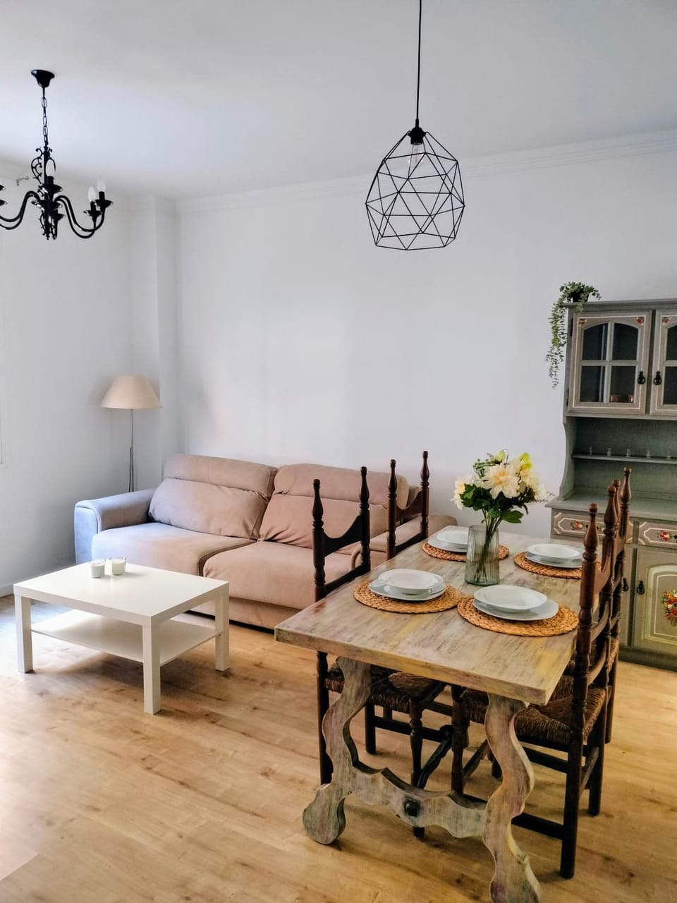 Seating area, Dining area