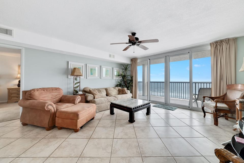 Romar Tower 6D House in West Beach