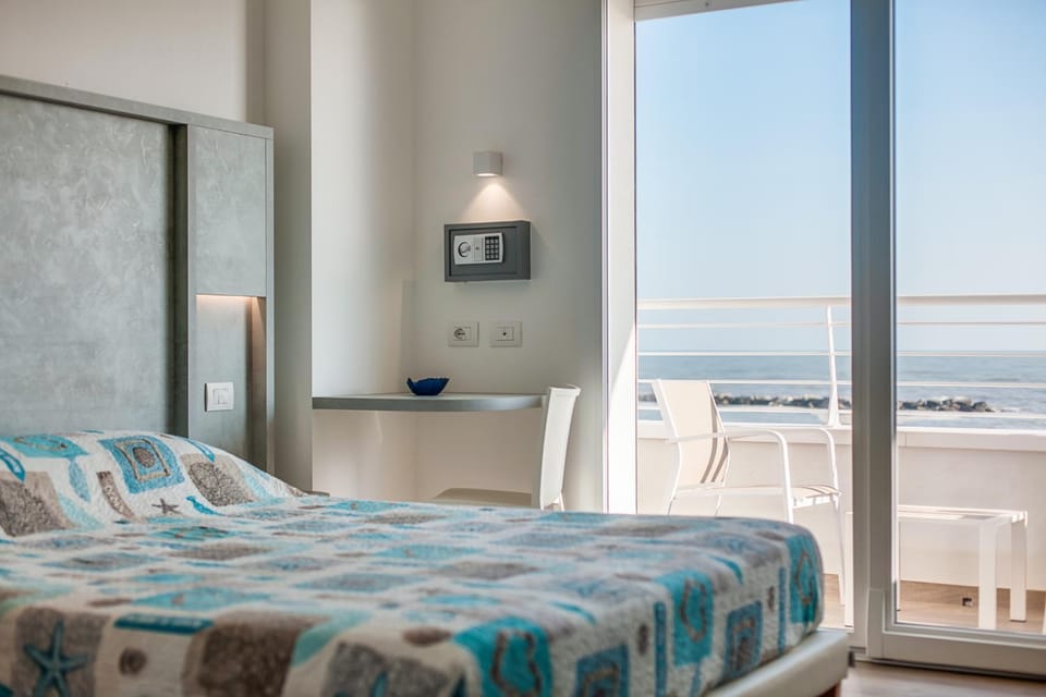 Bed, Photo of the whole room, Bedroom, Sea view