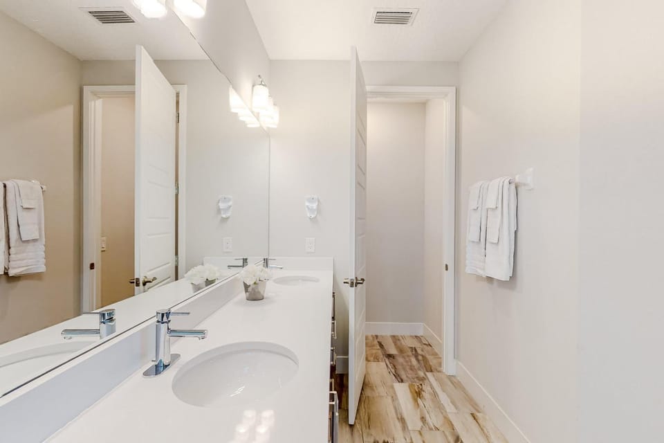 EC418 - Rock 'n' Roll Villa with Splash Pad at Encore House in Four Corners