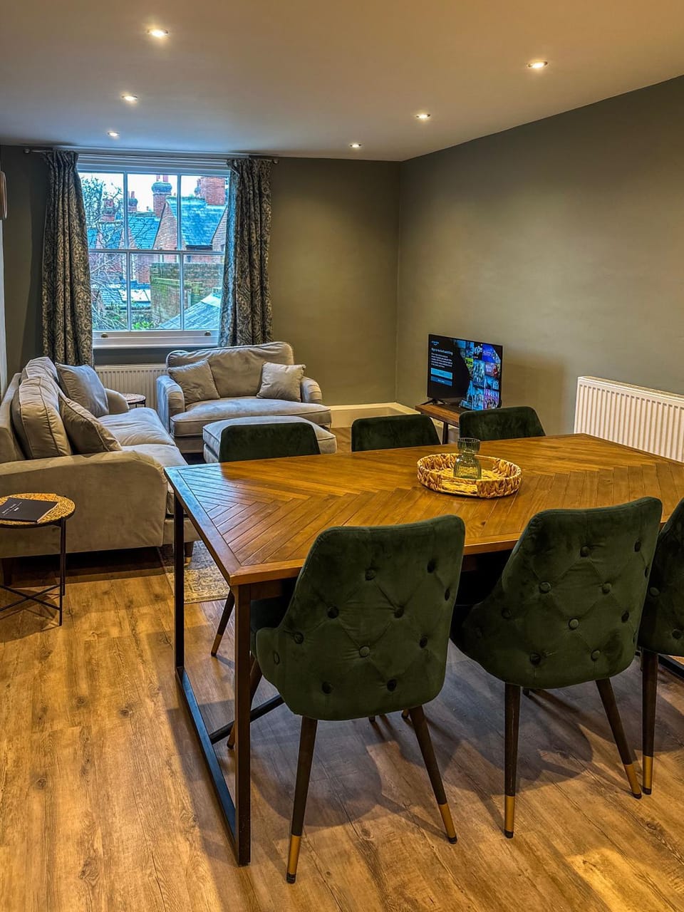 TV and multimedia, Living room, Seating area, Dining area, Evening entertainment