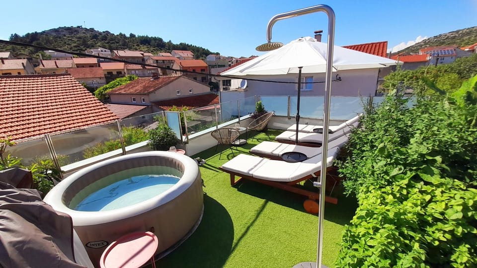 Hot Tub, View (from property/room), Balcony/Terrace, Spa and wellness centre/facilities, Mountain view, Open Air Bath, sunbed