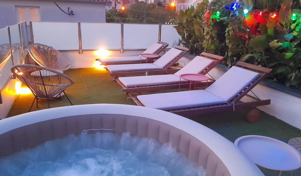 Hot Tub, Spa and wellness centre/facilities, Seating area, Open Air Bath, sunbed