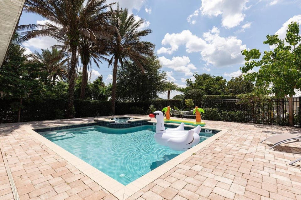 EC443 - Relaxing Hideaway with Private Pool and Spa House in Four Corners