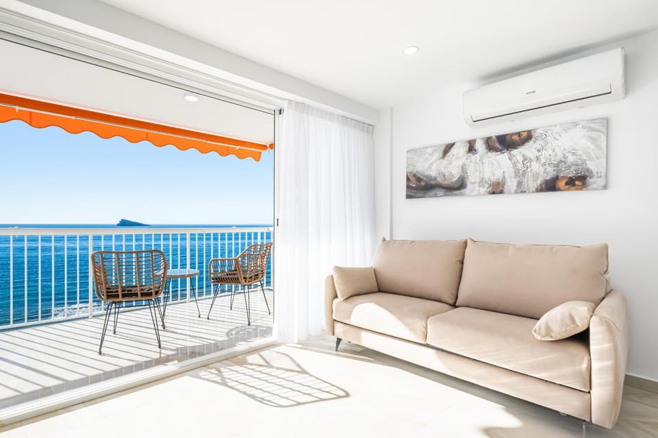 Day, Natural landscape, View (from property/room), Balcony/Terrace, Living room, Dining area, Sea view, air conditioner