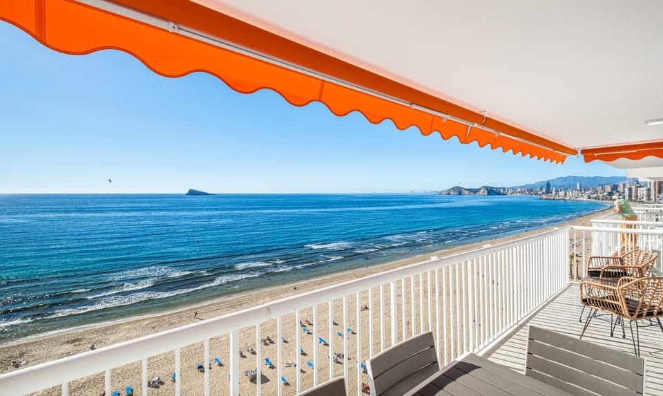 Day, Natural landscape, View (from property/room), Balcony/Terrace, Dining area, Beach, Sea view