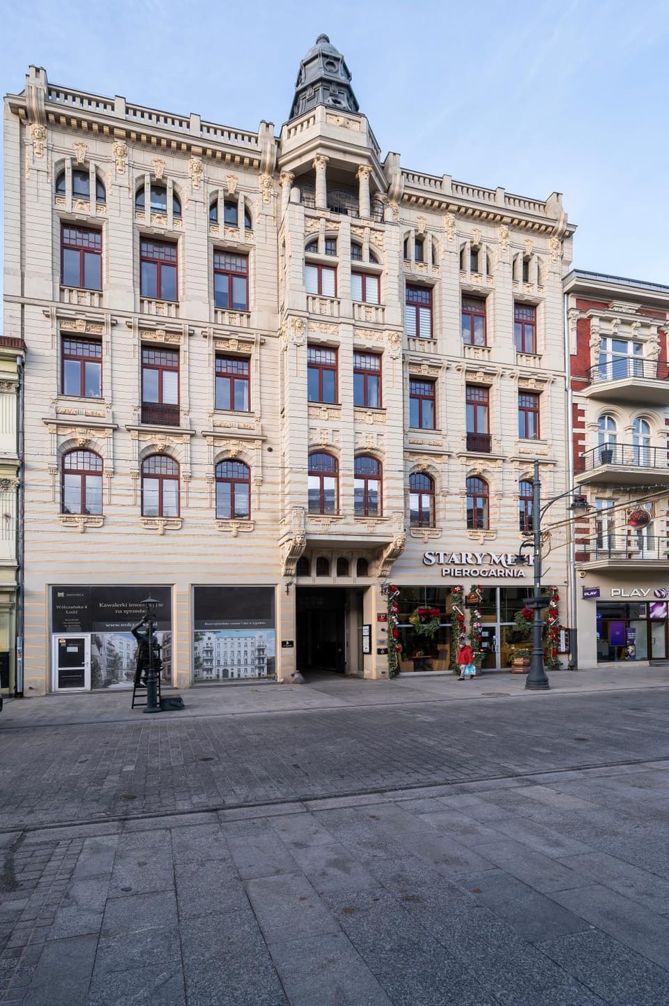 Property building, Location