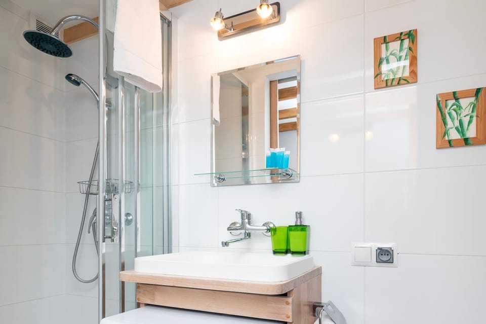 Shower, Bathroom, towels