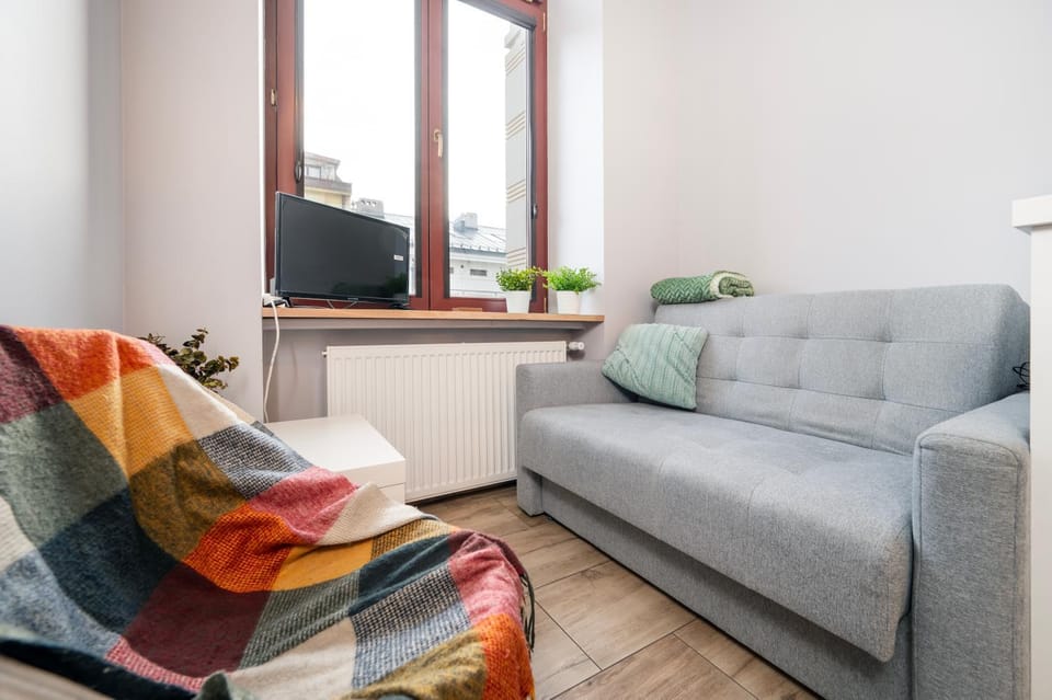 Communal lounge/ TV room, TV and multimedia, Living room, Seating area, Evening entertainment