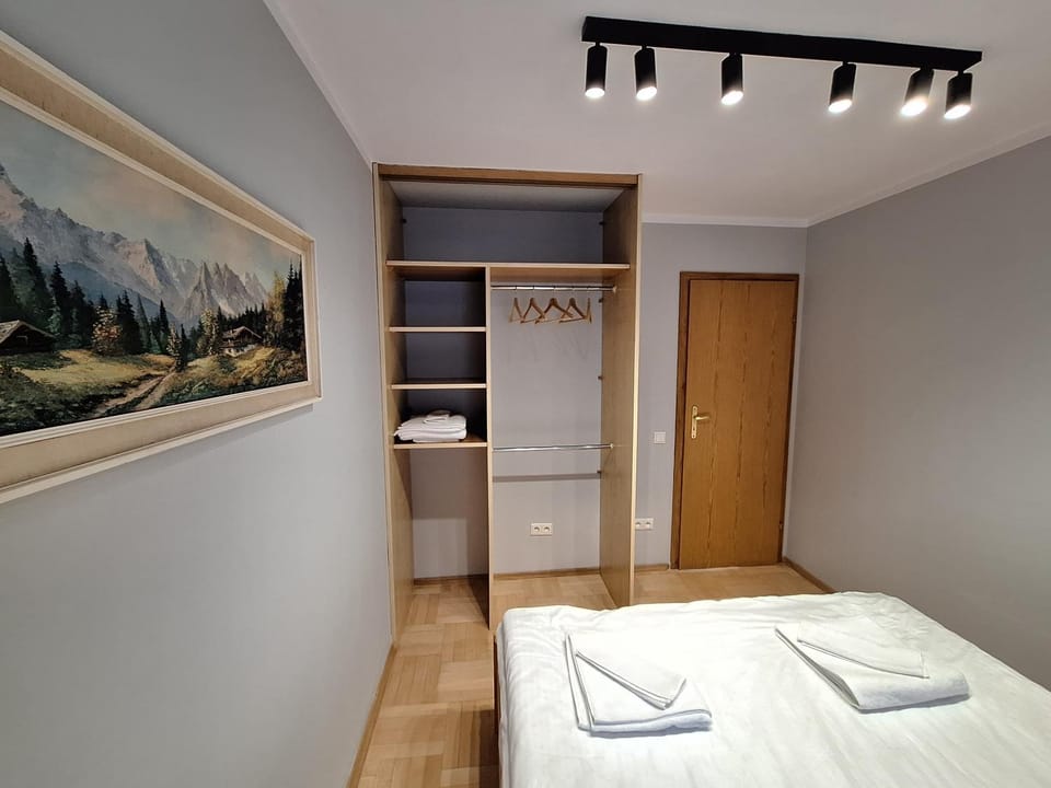 Bed, Bedroom, towels, wardrobe