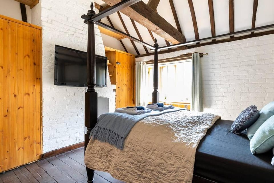 Beautiful 17th Century Cottage House in Wycombe District