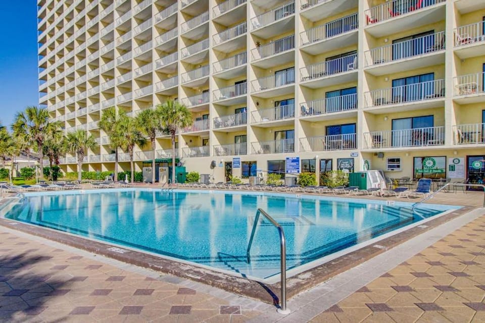 Summit Beach Resort, Unit 704 House in Upper Grand Lagoon