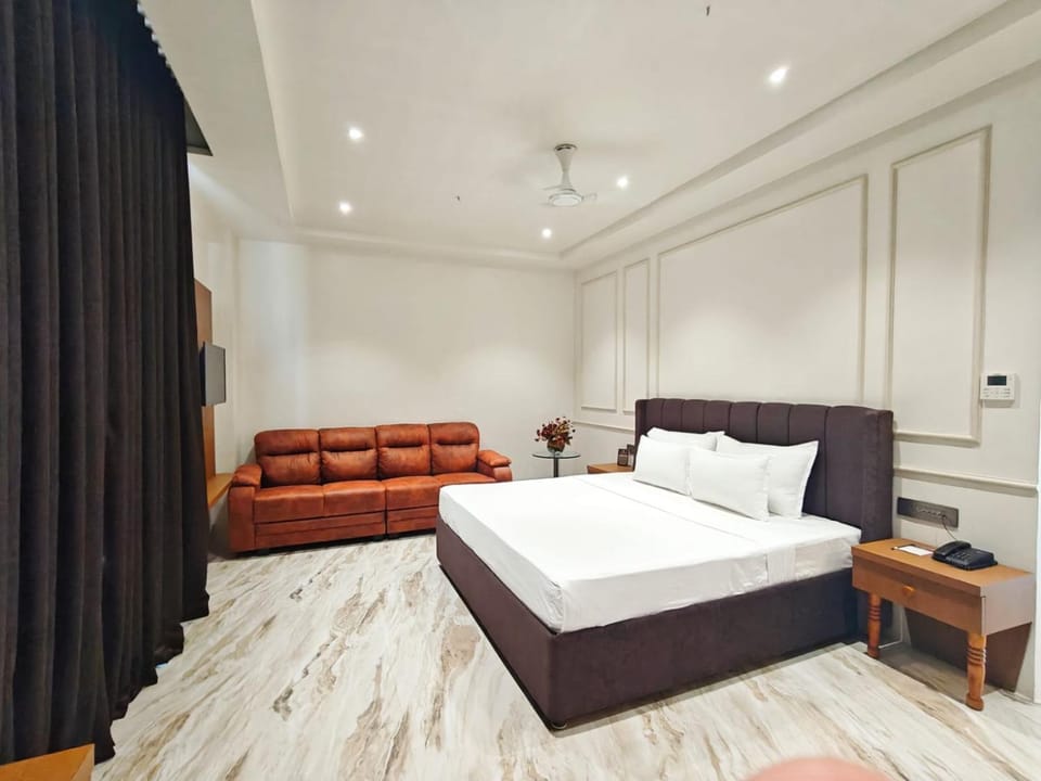 Bed, Living room, Seating area, Bedroom