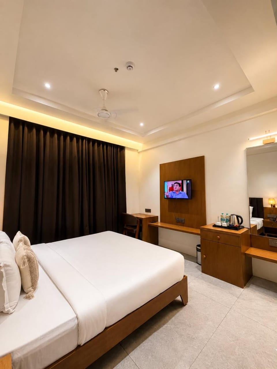 TV and multimedia, Photo of the whole room, Bedroom