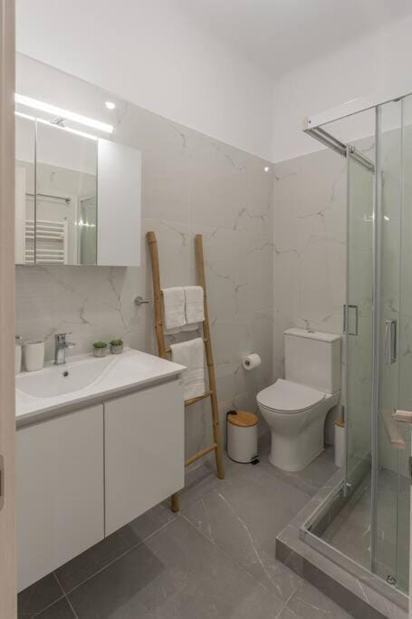 Shower, Bathroom, towels