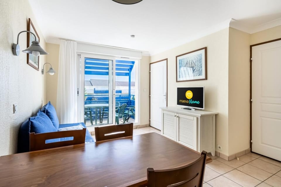 Bed, kitchen