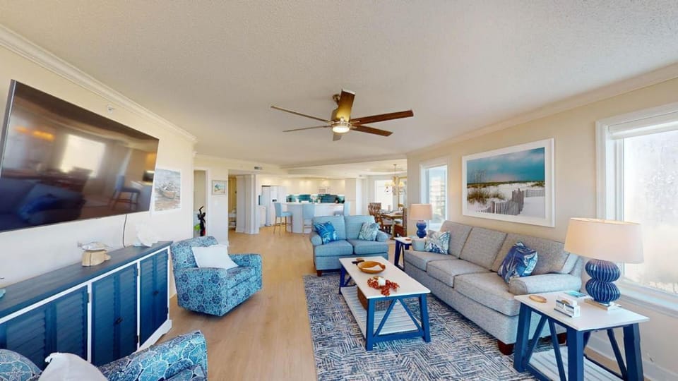 Picturesque 4th Floor End Unit, Oceanfront House in South Carolina