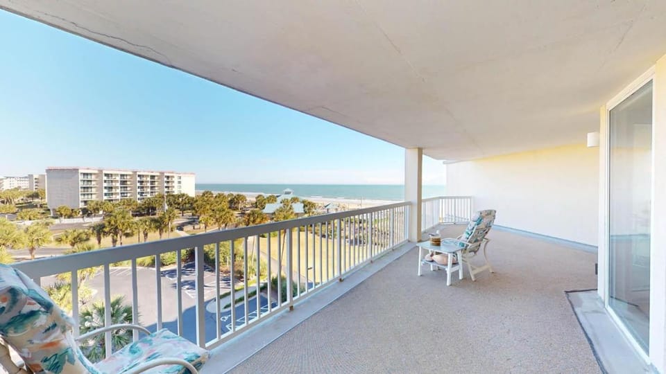 Picturesque 4th Floor End Unit, Oceanfront House in South Carolina