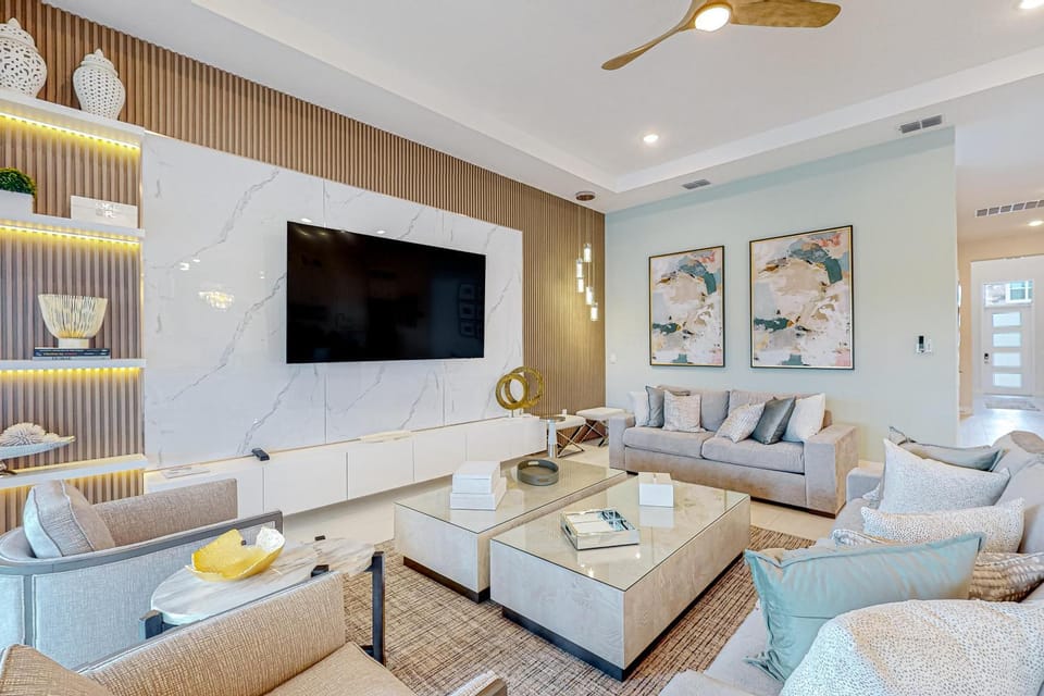 BD010J - Magnificent Bear's Den Mansion With Themed Bedrooms at Reunion House in Four Corners