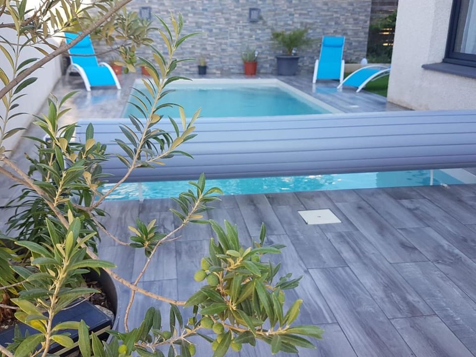 Garden, Swimming pool