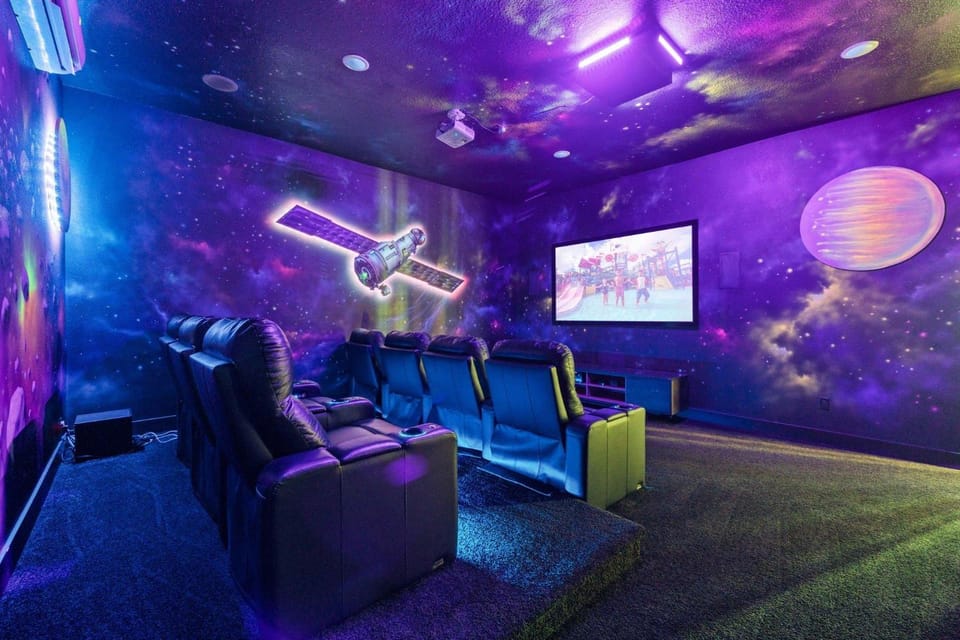 BD018J - Majestic Bear's Den Mansion With Themed Games Room at Reunion House in Four Corners