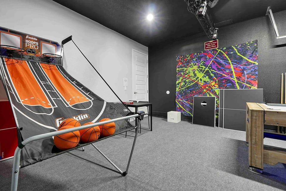 EC482 - Contemporary Oasis With Gaming Areas at Encore House in Four Corners