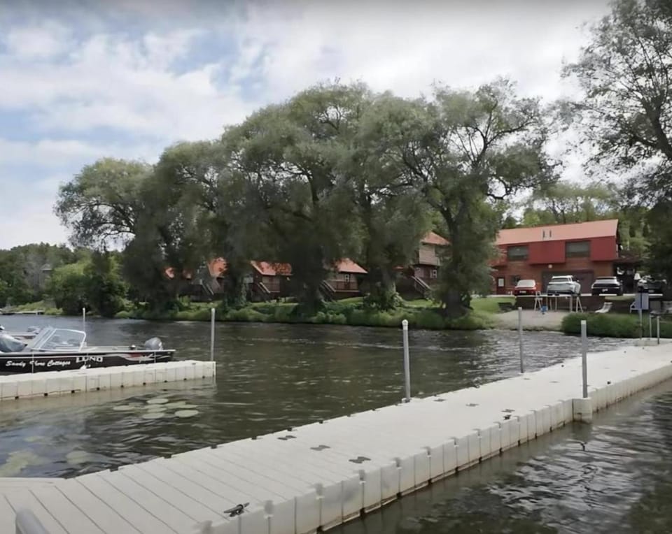 Sandy Shore Cottages Luxury Resort on Rice Lake House in Otonabee-South Monaghan