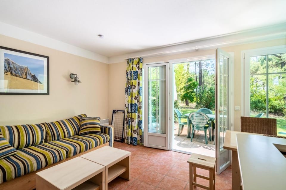 Bed, Living room, furniture, kitchen
