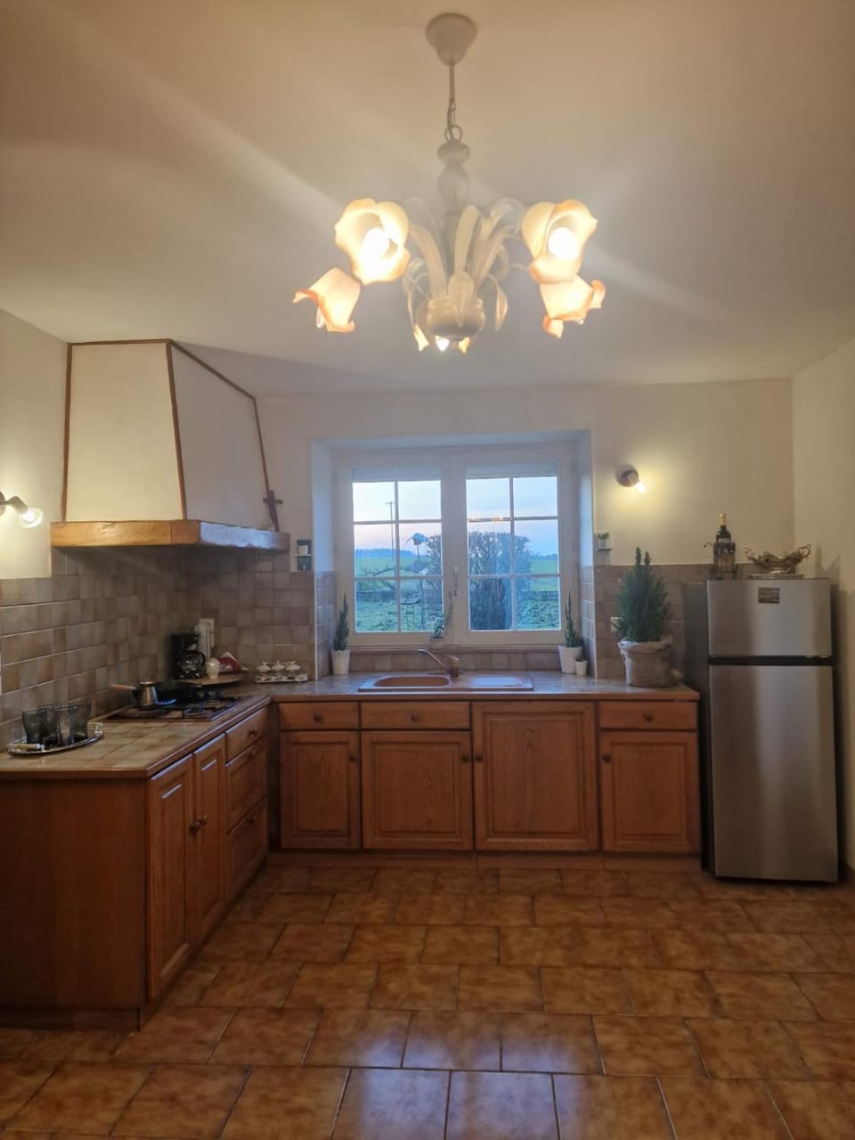 Kitchen or kitchenette, dishwasher, stove