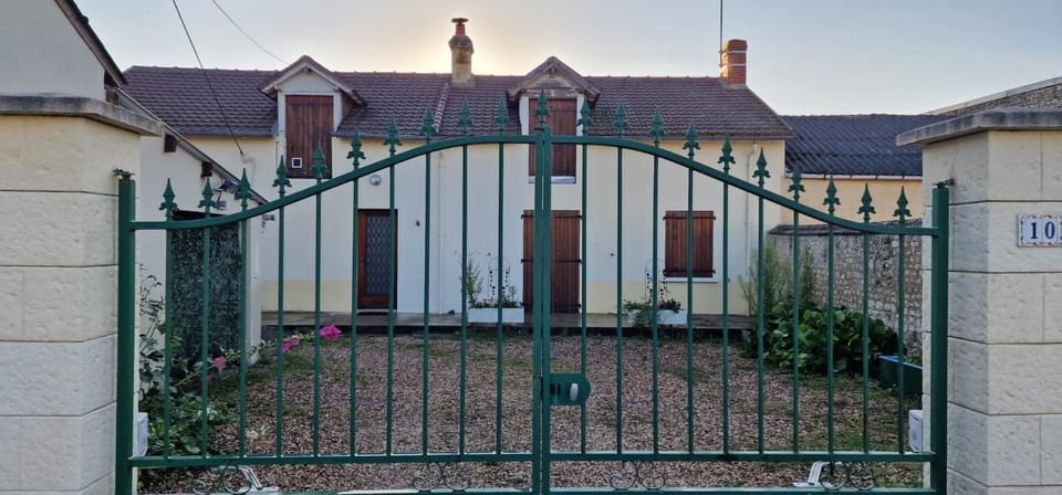 Property building, Day, Time of day