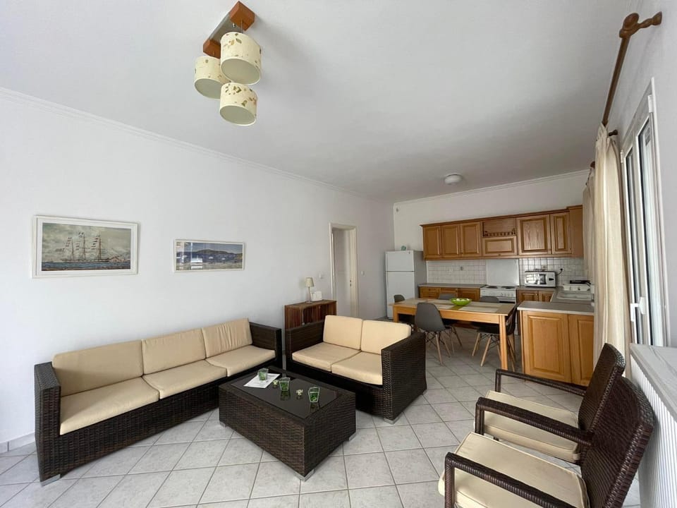 Kitchen or kitchenette, Living room, Seating area