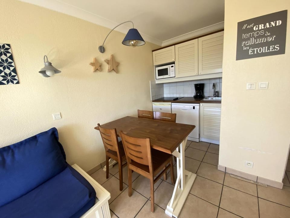 Bed, furniture, kitchen