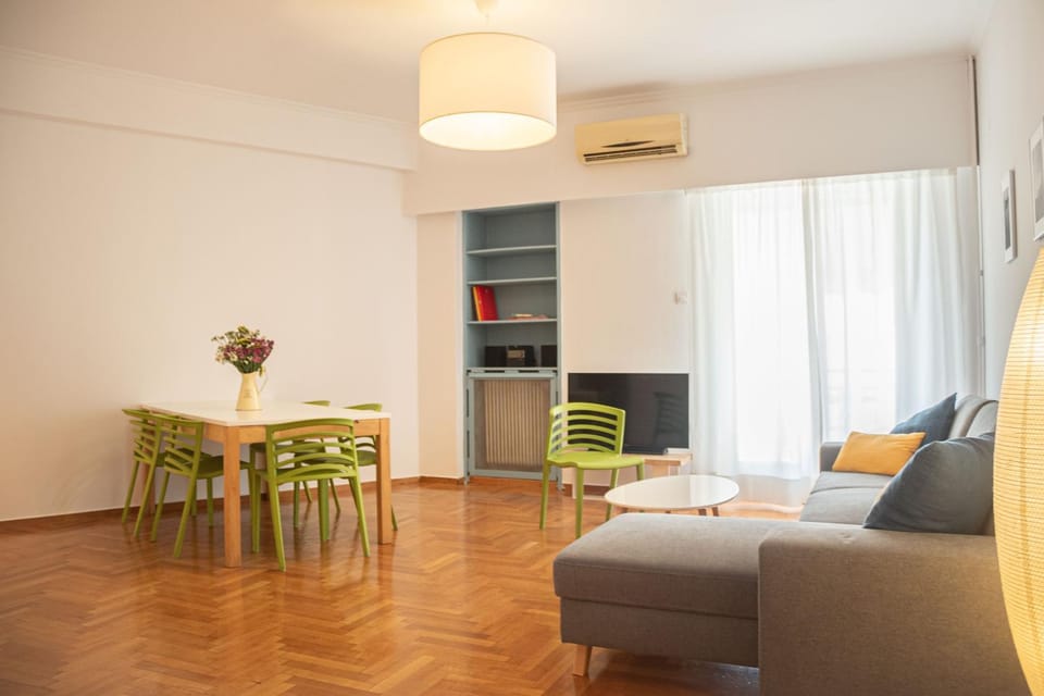 Living room, Seating area, Dining area, air conditioner