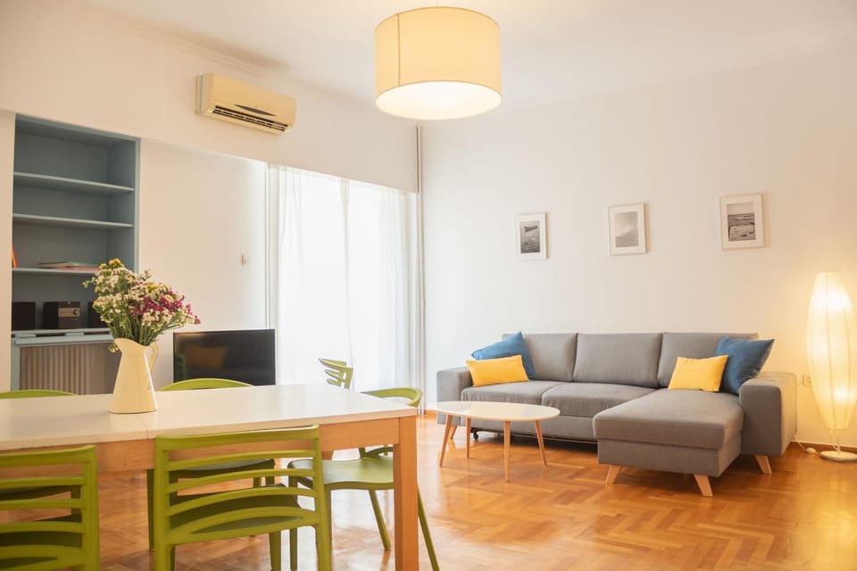 Living room, Seating area, Dining area, air conditioner