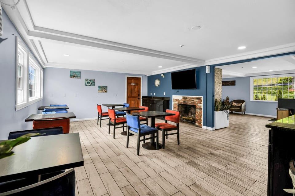 Communal lounge/ TV room, Dining area