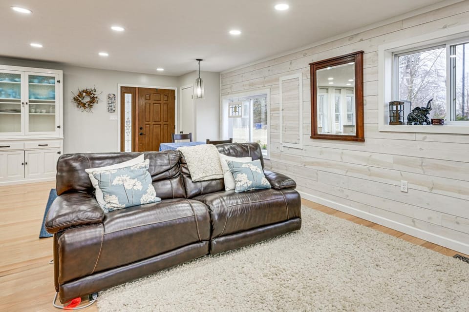 Quiet Shepherd Home: Near CMU Campus! House in Michigan
