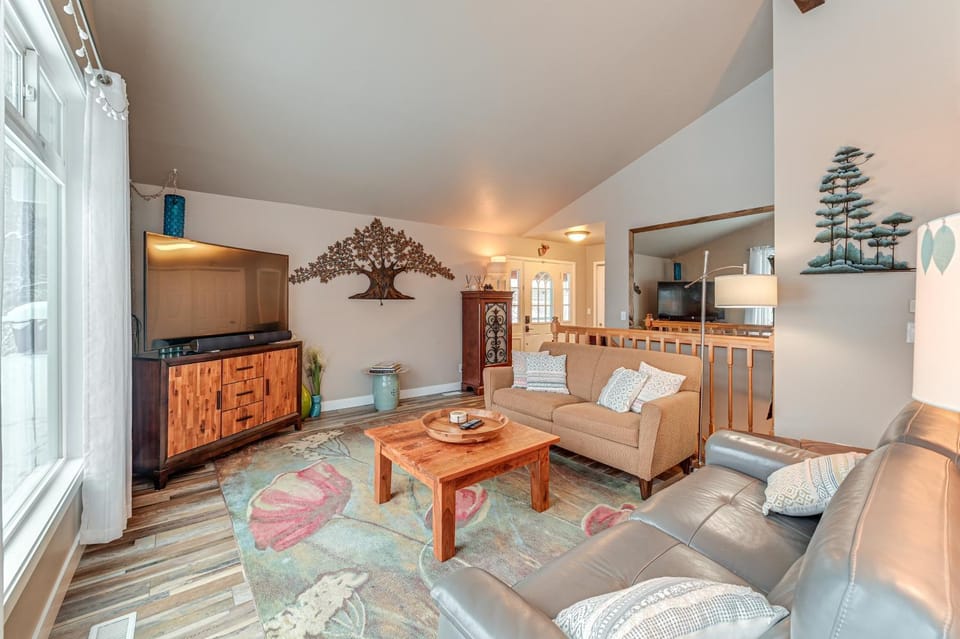 Spacious Kenai Vacation Rental w/ Lake Access! House in Nikiski