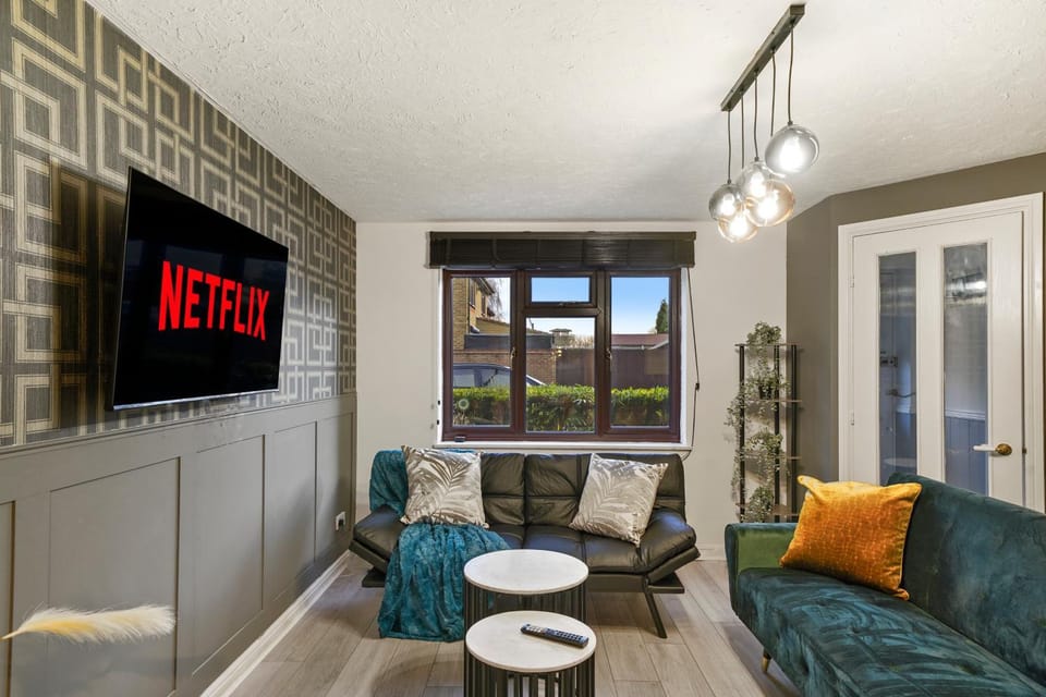 Communal lounge/ TV room, Living room, Seating area