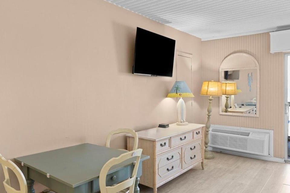 Getaway in our Oceanfront Dune Rooms 2nd Floor Apartment in South Carolina
