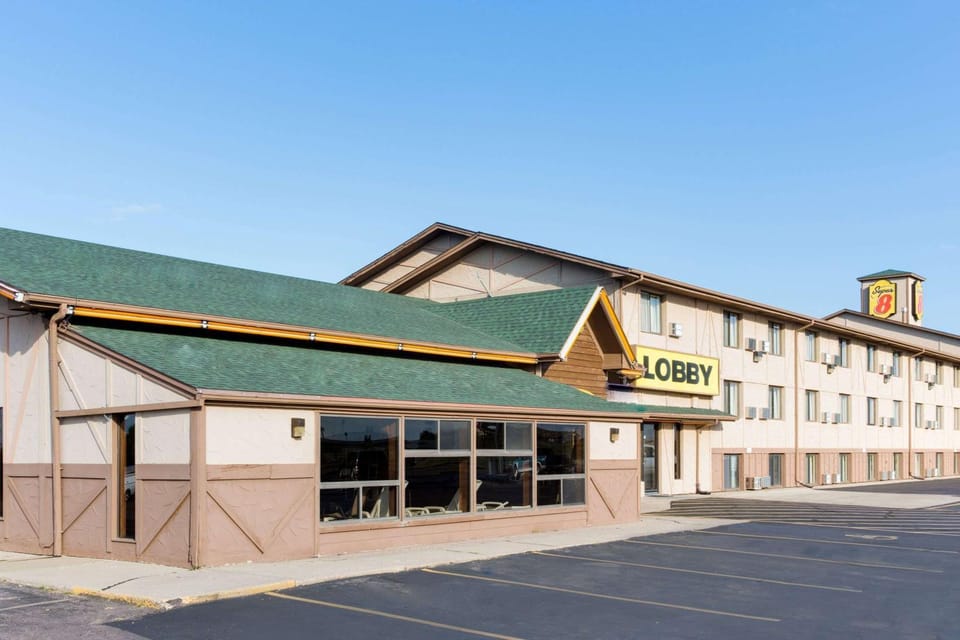 Property building, Day, On site, Time of day