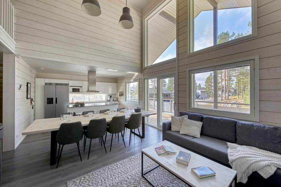 Kitchen or kitchenette, Living room, Seating area, Dining area