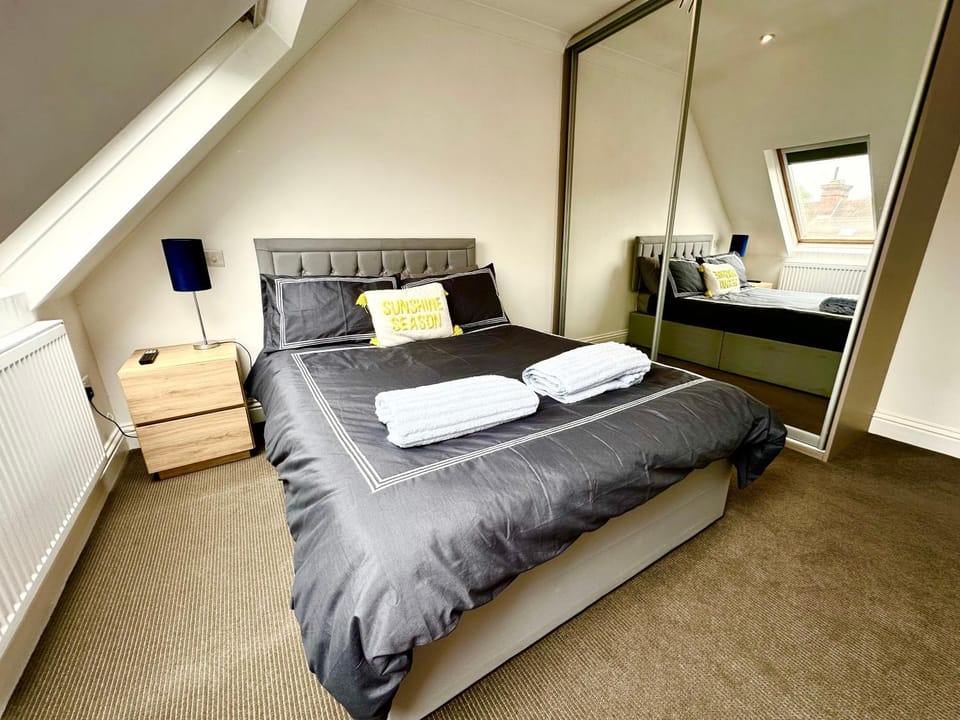 Stunning Modern, Private Apartment,15 Mins To Central London Apartment in London