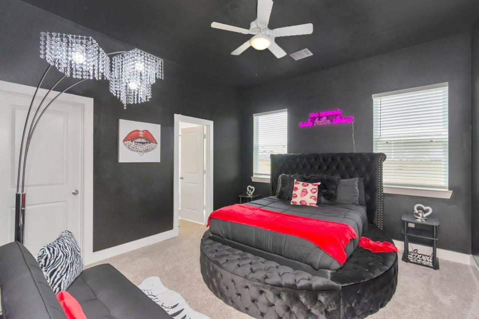 Stylish Prolific Gem - Great 4 Groups & Creators House in Houston