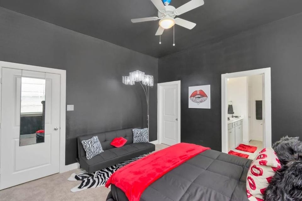 Stylish Prolific Gem - Great 4 Groups & Creators House in Houston